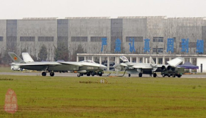 Máy bay chiến đấu J-20 trung Quốc bay thử (nguồn mạng sina tháng 4 năm 2015)