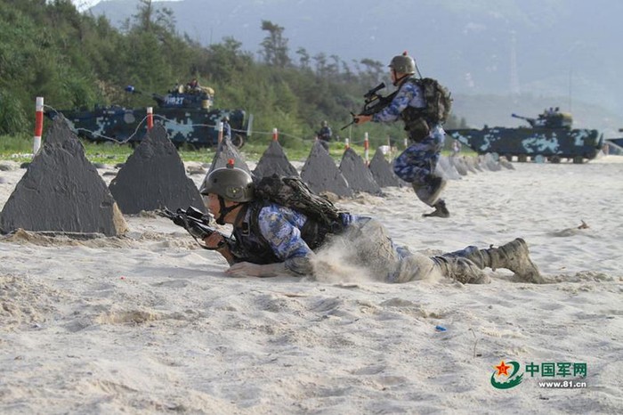 Tháng 8 năm 2014, Hạm đội Nam Hải, Hải quân Trung Quốc tổ chức tập trận đổ bộ đánh chiếm đảo