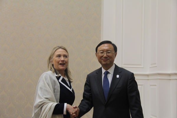 Cựu Ngoại trưởng Mỹ Hillary Clinton và Dương Khiết Trì (ảnh tư liệu minh họa)