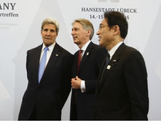 Ngoại trưởng các nước G7, trong đó có Ngoại trưởng Mỹ John Kerry và Ngoại trưởng Nhật Bản Fumio Kishida