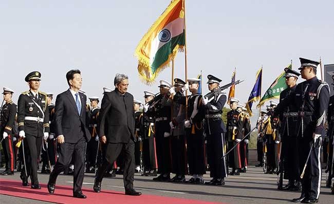 Bộ trưởng Quốc phòng Ấn Độ thăm Hàn Quốc