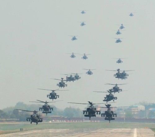 Tiểu đoàn trực thăng AH-64D Apache thuộc lữ đoàn chiến đấu đường không của Quân đội Mỹ tại Hàn Quốc (ảnh tư liệu, minh họa)
