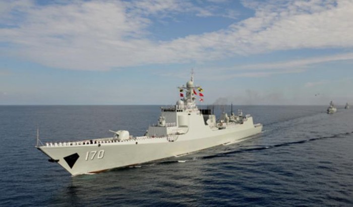 Tàu khu trục Lan Châu số hiệu 170 Type 052C của chi đội tàu khu trục - Hạm đội Nam Hải - Hải quân Trung Quốc tham gia huấn luyện biển xa, tiến hành vận động trên Biển Đông (nguồn Tin tức Tham khảo, TQ)