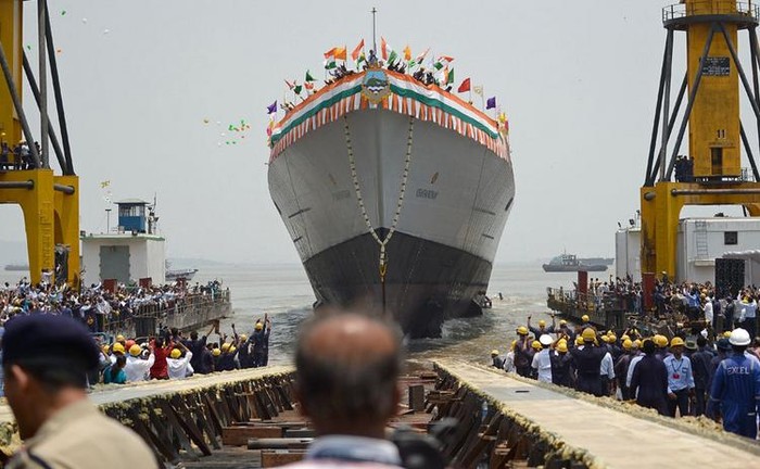 Ngày 20 tháng 4 năm 2015, Ấn Độ hạ thủy tàu khu trục INS Visakhapatnam