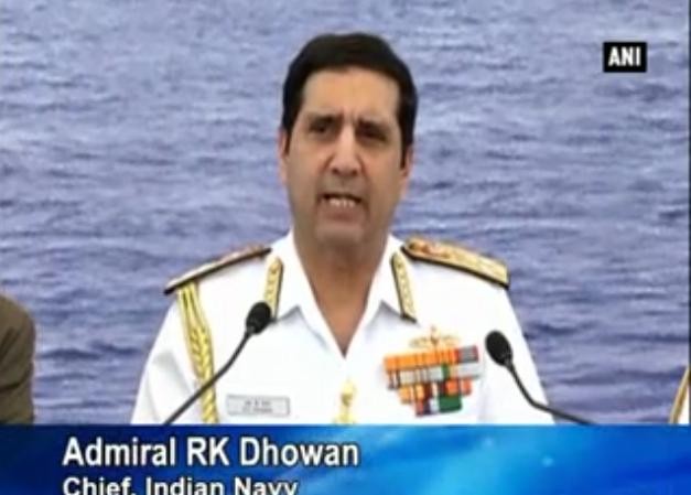 Ngày 20 tháng 4 năm 2015, Ấn Độ hạ thủy tàu khu trục INS Visakhapatnam. Trong hình là Tham mưu trưởng Hải quân Ấn Độ R.K. Dhowan phát biểu tại lễ hạ thủy.