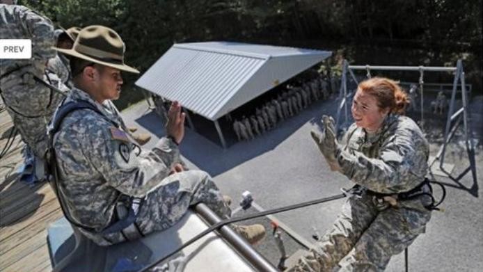 Nữ quân nhân Mỹ tiến hành huấn luyện ở căn cứ