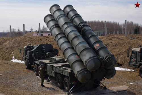 Nga cũng đã đồng ý bán hệ thống tên lửa phòng không S-400 cho Trung Quốc