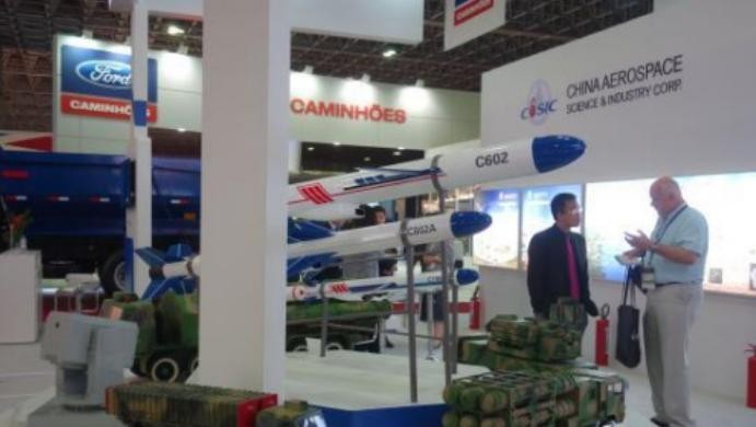 Các doanh nghiệp công nghiệp quân sự Trung Quốc tham gia Triển lãm quốc phòng Brazil năm 2015