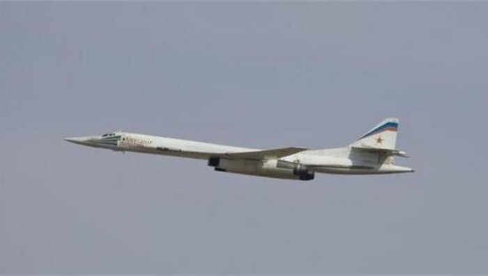 Máy bay ném bom chiến lược Tu-160 Nga