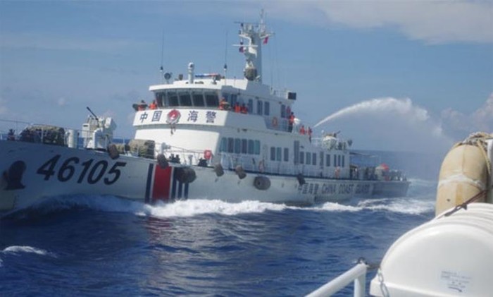 Philippines cho rằng, tàu cảnh sát biển Trung Quốc là &quot;cướp có vũ trang&quot;