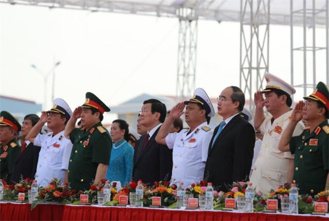 Các quan chức cấp cao Việt Nam tham dự Lễ diễu binh trên biển