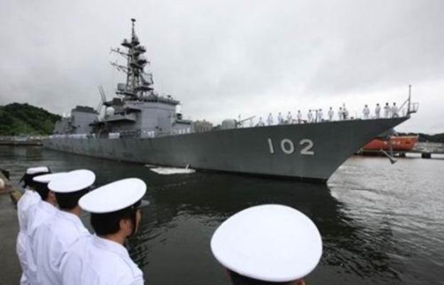 Biên đội hộ tống Nhật Bản gồm tàu hộ vệ Amagiri số hiệu 154 và tàu hộ vệ Harusame số hiệu 102 (có báo gọi là tàu khu trục).