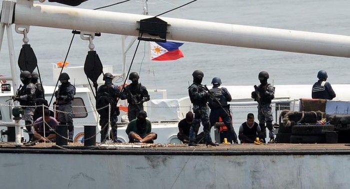 Ngày 6 tháng 5 năm 2015, Lực lượng bảo vệ bờ biển Nhật Bản và Philippines tiến hành diễn tập chống cướp biển liên hợp