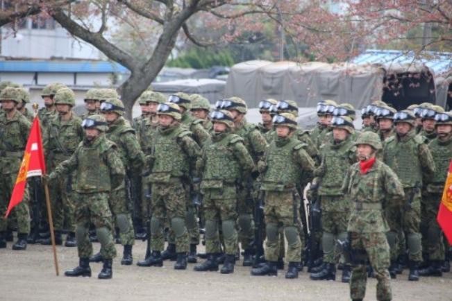 Một đơn vị của Lực lượng Phòng vệ Mặt đất duyệt binh vào ngày 19 tháng 4 năm 2015 (nguồn mạng sina Trung Quốc)