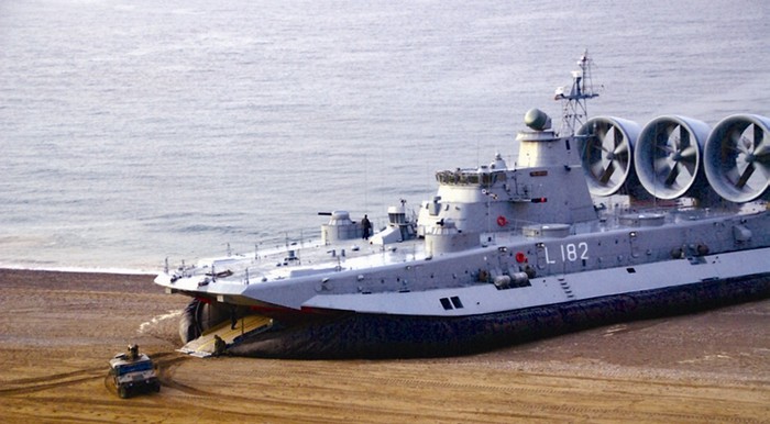 Tàu đổ bộ đệm khí lớp Zubr do Ukraine chế tạo