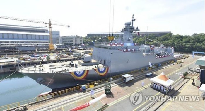 Tàu quét mìn Nampo do Hàn Quốc tự chế tạo (ảnh nguồn hãng Yonhap Hàn Quốc)