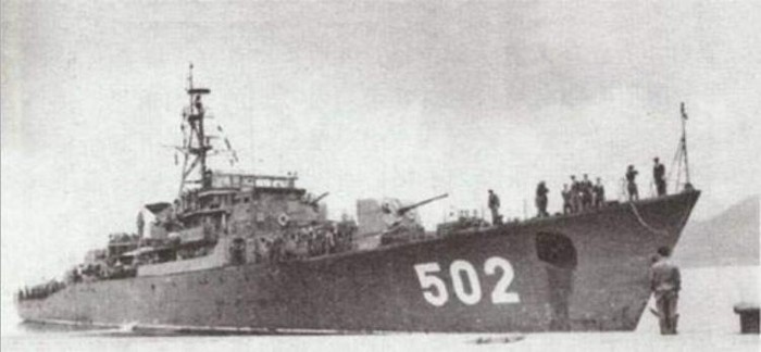 Tàu chiến số hiệu 502 Trung Quốc xâm chiếm quần đảo Hoàng Sa của Việt Nam vào năm 1974