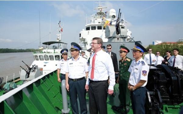 Chiều ngày 31 tháng 5 năm 2015, Bộ trưởng Quốc phòng Mỹ Ashton B. Carter đến thăm tàu Cảnh sát biển 8003 của Lực lượng Cảnh sát biển Việt Nam tại thành phố Hải Phòng