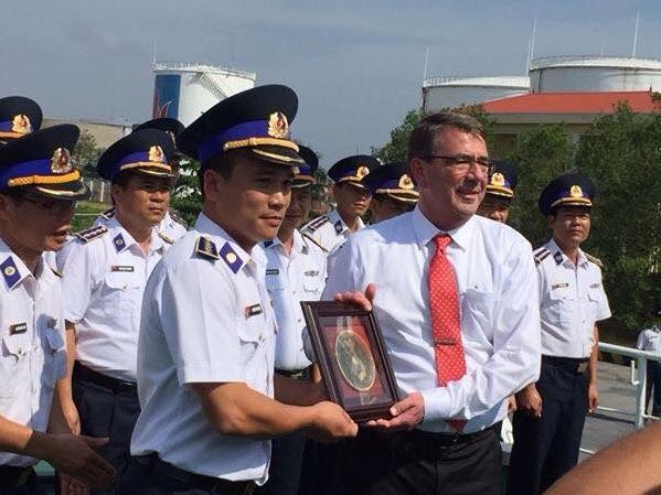 Chiều ngày 31 tháng 5 năm 2015, Bộ trưởng Quốc phòng Mỹ Ashton B. Carter đến thăm Lực lượng Cảnh sát biển Việt Nam