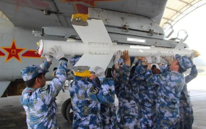 Trung tuần tháng 5 năm 2015, Hải quân Trung Quốc công khai tên lửa không đối không PL-8 phóng từ máy bay chiến đấu Phi Báo