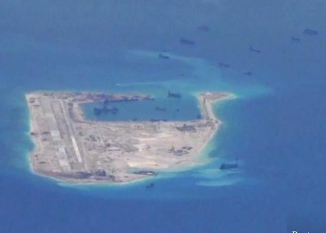 Hình ảnh Trung Quốc bồi đắp, xây đảo quy mô lớn (bất hợp pháp) ở đá Chữ Thập thuộc quần đảo Trường Sa của Việt Nam, do máy bay tuần tra săn ngầm P-8A Poseidon Hải quân Mỹ chụp được, được Mỹ cung cấp ngày 21 tháng 5 năm 2015