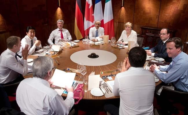 Các nhà lãnh đạo G7 trong một bữa ăn tối ở lâu đài Elmau, Đức ngày 7 tháng 6 năm 2015