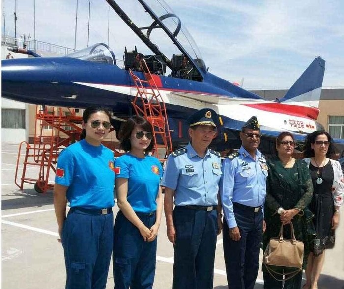 Tham mưu trưởng Không quân Pakistan Sohail Aman thăm quan máy bay Trung Quốc