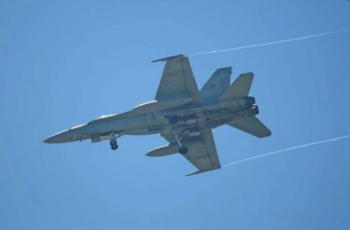 Ngày 1 tháng 4 năm 2015, máy bay chiến đấu F-18 Mỹ hạ cánh khẩn cấp xuống Đài Loan