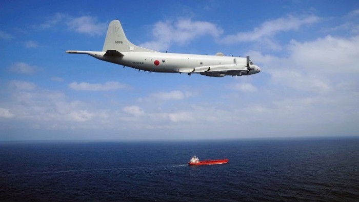 Nhật Bản sở hữu rất nhiều máy bay tuần tra săn ngầm P-3C, nhưng sẽ được từng bước thay thế bởi máy bay P-1. Philippines muốn sở hữu máy bay P-3C của Nhật Bản.