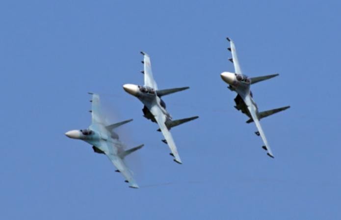 Máy bay chiến đấu Su-27SM và máy bay chiến đấu Su-30M2 Nga