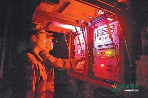 Pháo binh 2 tăng cường độ và độ khó huấn luyện trong đêm (theo tuyên truyền của mạng sina Trung Quốc)