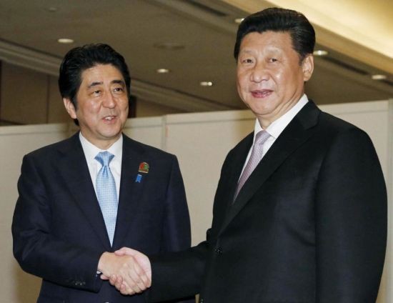 Thủ tướng Nhật Bản Shinzo Abe và Chủ tịch Trung Quốc Tập Cận Bình (ảnh tư liệu)