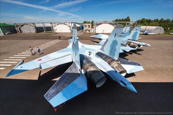 Hai chiếc máy bay chiến đấu Su-35 vừa biên chế cho Quân khu miền Đông Nga
