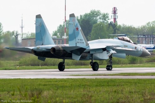 Máy bay chiến đấu Su-35 và Su-30S mới nhất của Nga đồng thời được điều động (nguồn mạng sina Trung Quốc)
