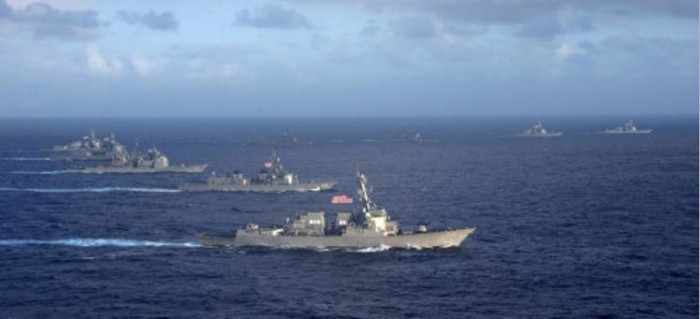 Ngày 27 tháng 3 năm 2015. hạm đội Mỹ-Nhật phô diễn vũ lực ở vùng biển Guam. bắn tên lửa liên tiếp răn đe Trung Quốc (nguồn mạng sina Trung Quốc)