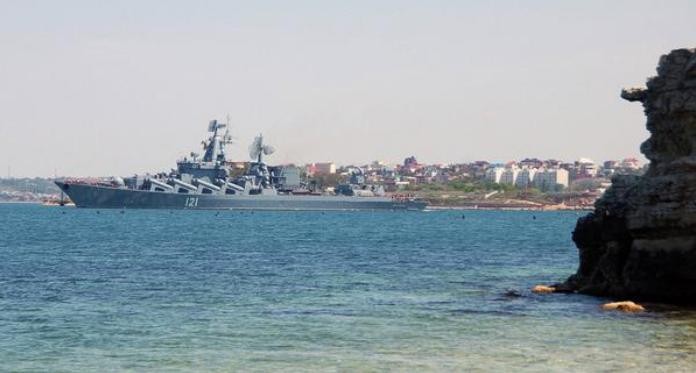 Tàu chiến Hải quân Nga ở quân cảng Malabo của Equatorial Guinea ngày 21 tháng 7 năm 2015