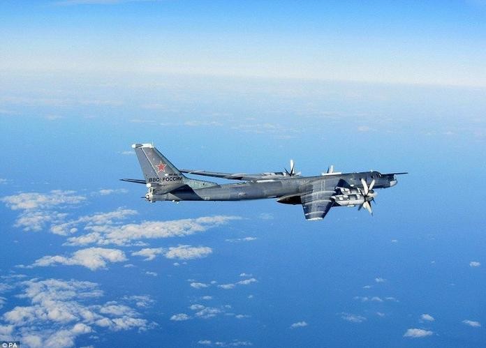 Máy bay ném bom chiến lược Nga do Quân đội Na Uy chụp được vào tháng 10 năm 2014