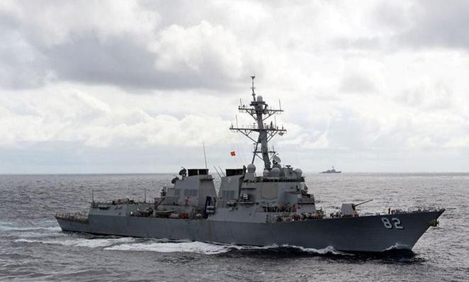 Tàu khu trục Aegis Lassen DDG-82 vừa cùng với tàu tuần duyên USS Fort Worth Hải quân Mỹ tiến hành tuần tra trên Biển Đông
