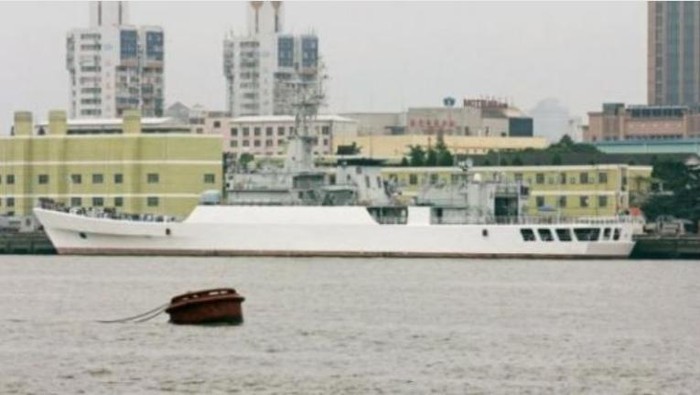 Tàu hộ vệ An Khánh số hiệu 539 Type 053H2G đã sơn màu trắng, được cải tạo làm tàu cảnh sát biển của Trung Quốc