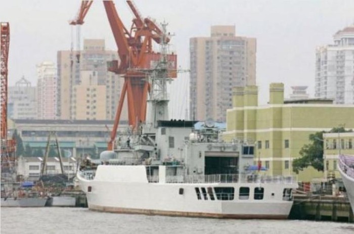Tàu hộ vệ An Khánh số hiệu 539 Type 053H2G đã sơn màu trắng, được cải tạo làm tàu cảnh sát biển Trung Quốc