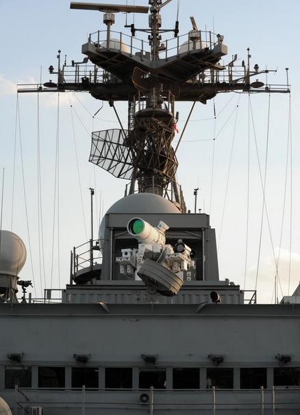 Pháo laser trên tàu đổ bộ USS Ponce Hải quân Mỹ