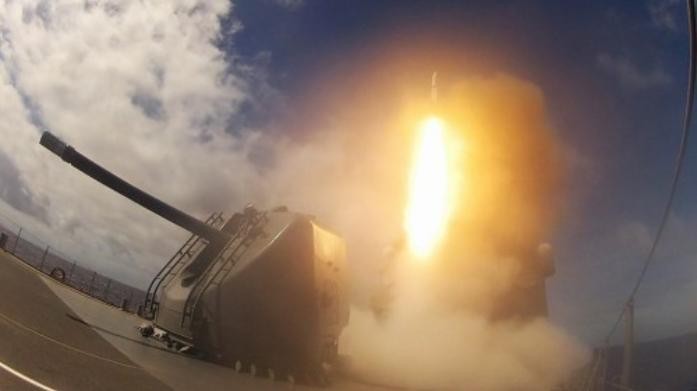 Tàu khu trục tên lửa Kirishima lớp Kongo Lực lượng Phòng vệ Biển Nhật Bản bắn tên lửa trong diễn tập &quot;Vành đai Thái Bình Dương-2014&quot;.