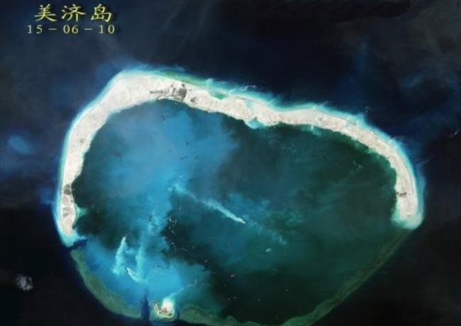 Hình ảnh vệ tinh đá Vành Khăn thuộc quần đảo Trường Sa của Việt Nam, bị Trung Quốc cưỡng chiếm năm 1995, Trung Quốc đã tiến hành lấn biển xây đảo phi pháp ở đây, diện tích đã lên tới 5,42 km2 (nguồn mạng sina Trung Quốc)