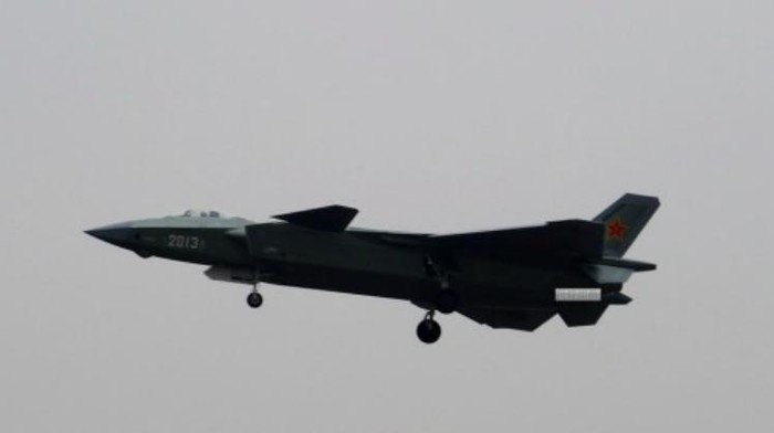 Máy bay chiến đấu J-20 số hiệu 2013 Trung Quốc