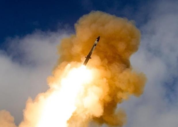 Tên lửa đánh chặn SM-6 Mỹ