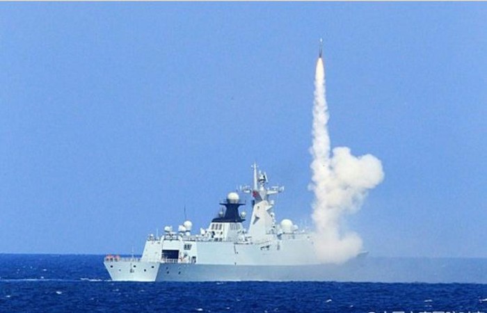 Hải quân Trung Quốc tổ chức diễn tập đối kháng thực binh ở Biển Đông (nguồn mạng sina Trung Quốc ngày 7 tháng 8 năm 2015)