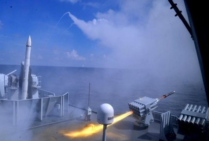Hải quân Trung Quốc tổ chức diễn tập đối kháng thực binh ở Biển Đông (nguồn mạng sina Trung Quốc ngày 7 tháng 8 năm 2015)