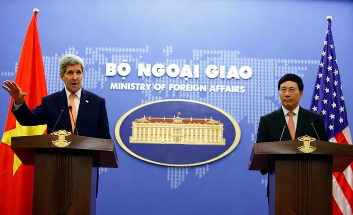 Từ ngày 6 đến ngày 8 tháng 8 năm 2015, Ngoại trưởng Mỹ John Kerry (trái) đến thăm Việt Nam