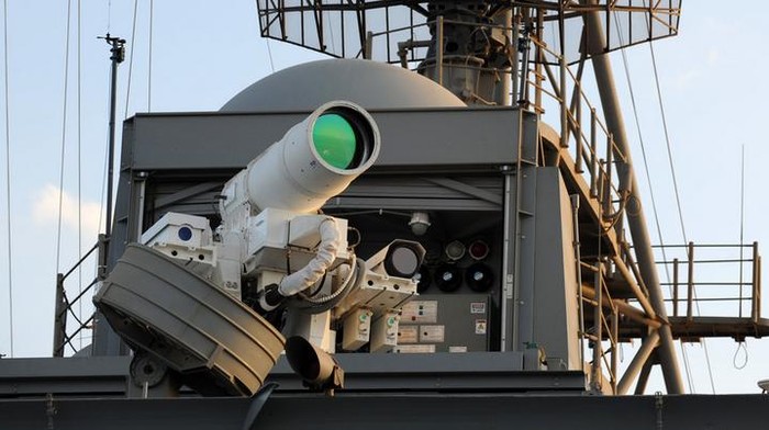 Pháo laser được lắp trên tàu chiến USS Ponce Hải quân Mỹ hoạt động trên vịnh Ba Tư