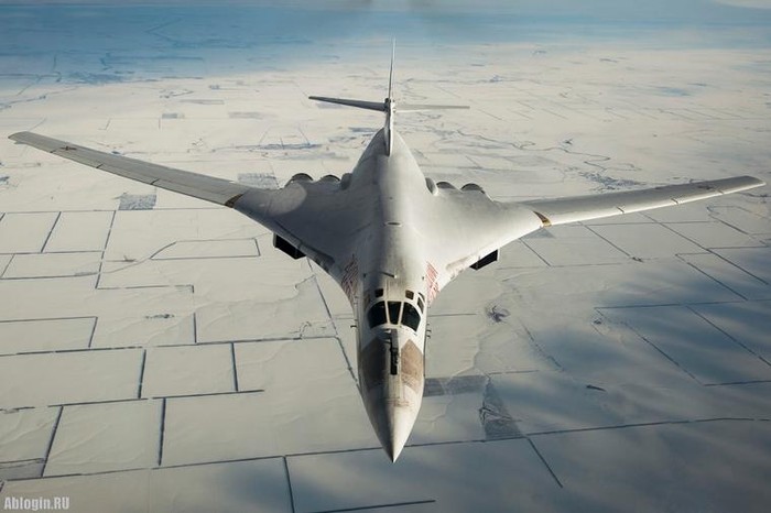 Máy bay ném bom chiến lược hạng nặng Tu-160 Blackjack Nga